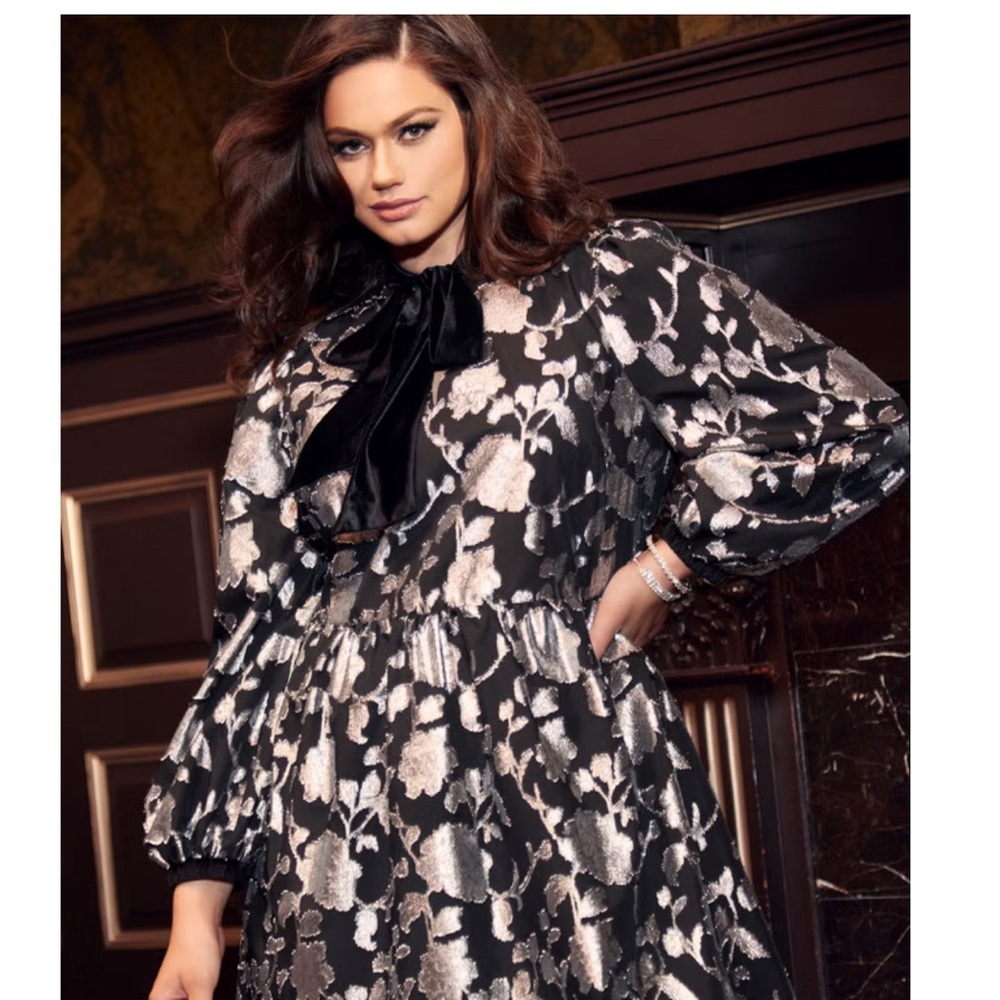 Eloquii Black and Silver Floral Smock Dress